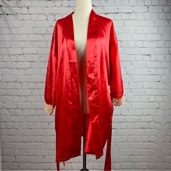 Fredricks of Hollywood Sexy Coral Satin Lace Trimmed Robe with Pockets & Belt - Picture 5 of 12